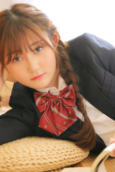 女大学生沙龙室3